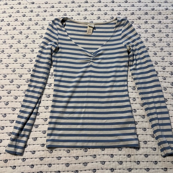 Long sleeve striped ruched shirt. - Picture 3 of 5